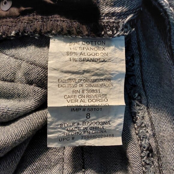 Democracy AbSolution Low-Rise Distressed Bermuda Jean Shorts Great Cond - 8 - Picture 9 of 10